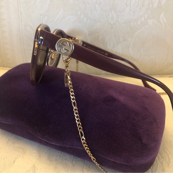 $650 Gucci new style sunglasses with detachable chain new in case - Picture 5 of 12